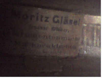 Moritz Gläsel label affixed to the upper block inside the violin.