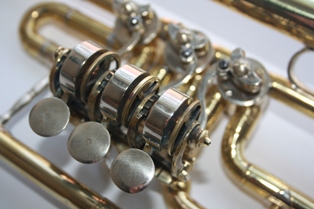 Konzerttrompete mit graviertem Neusilberrand_1.JPG